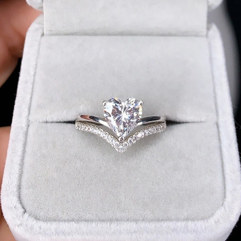 Shiny Heart-Shaped Silver Ring Set with White Zircon – Perfect Gift for Love & Weddings
